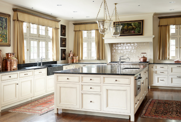 Sentuhan warna krem dan putih untuk memberikan nuansa yang mewah